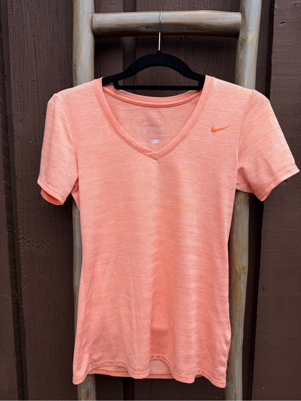 Nike Dri-FIT V-Neck Short Sleeve Performance Tee Women’s XS Coral